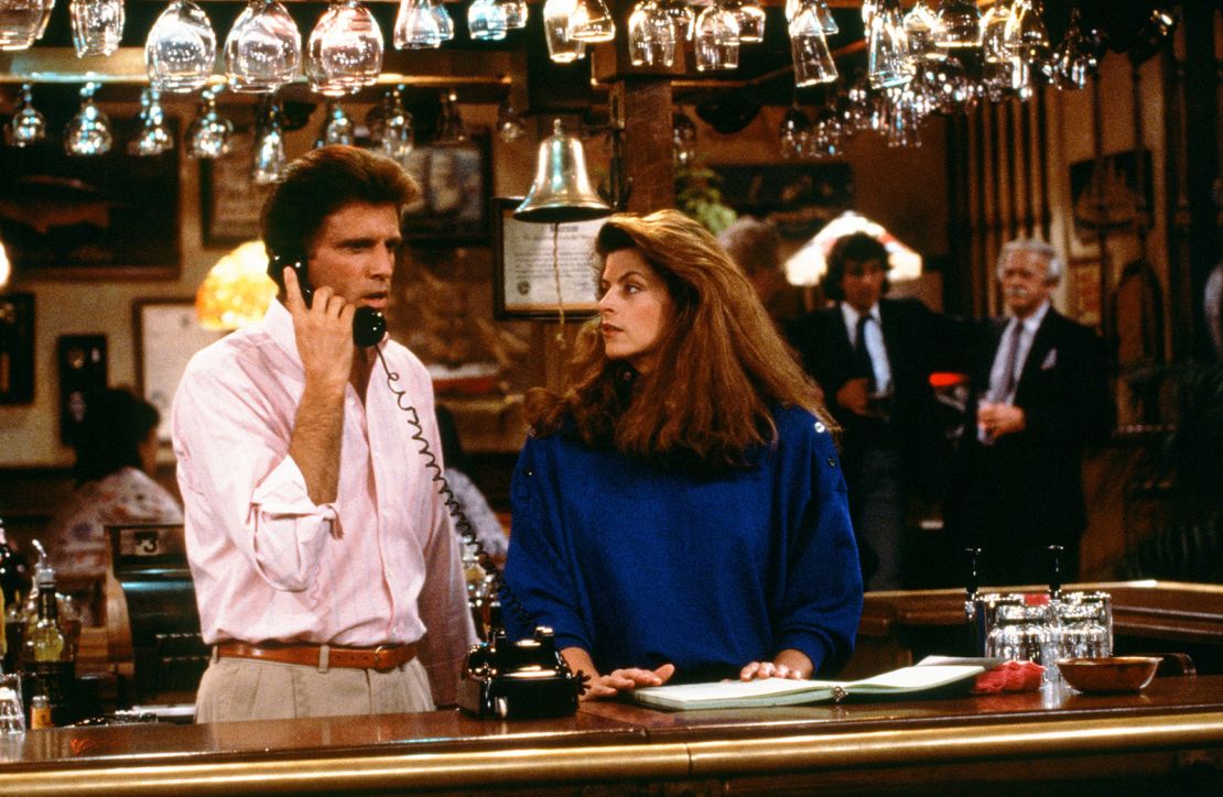 Ted Danson dan Kirstie Alley di 'Cheers'.