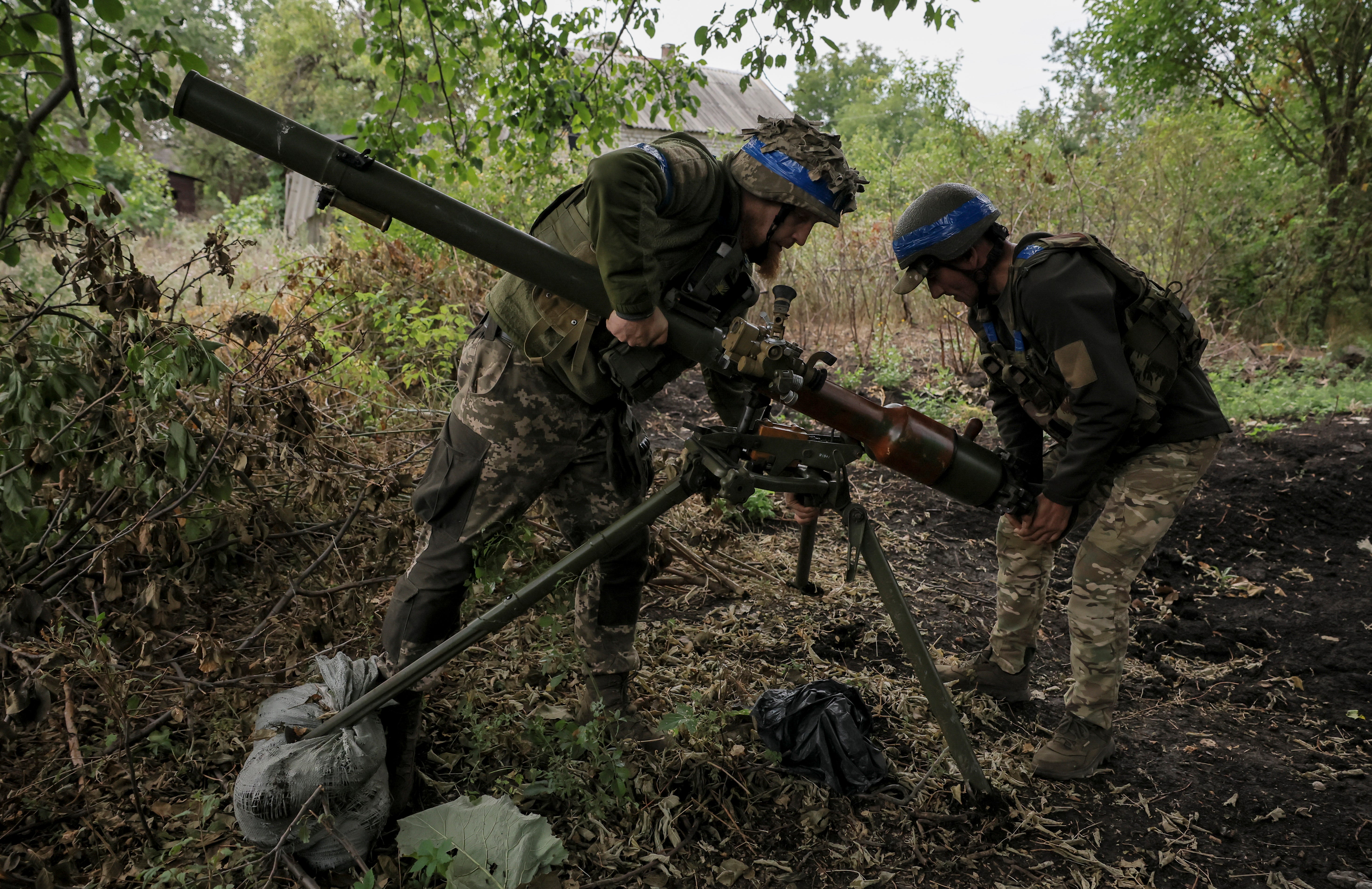 Tentara Ukraina di garis depan dekat Chasiv Yar di wilayah Donetsk