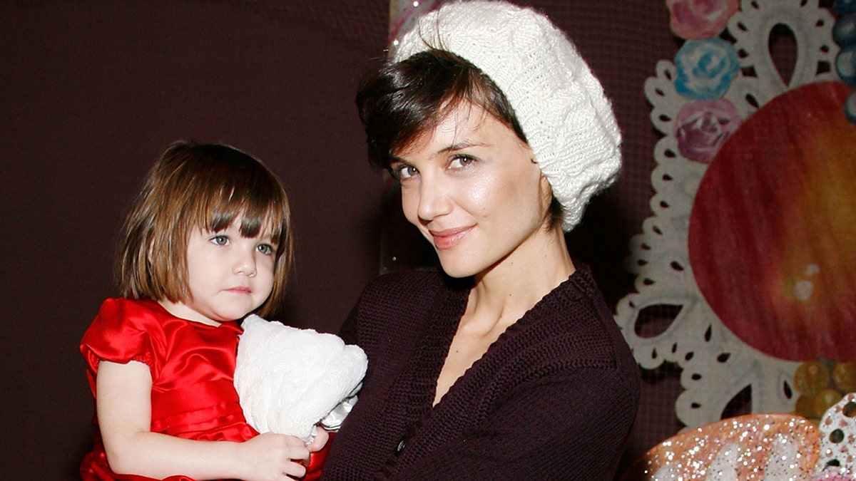 Di Katie Holmes dan Suri Cruise 