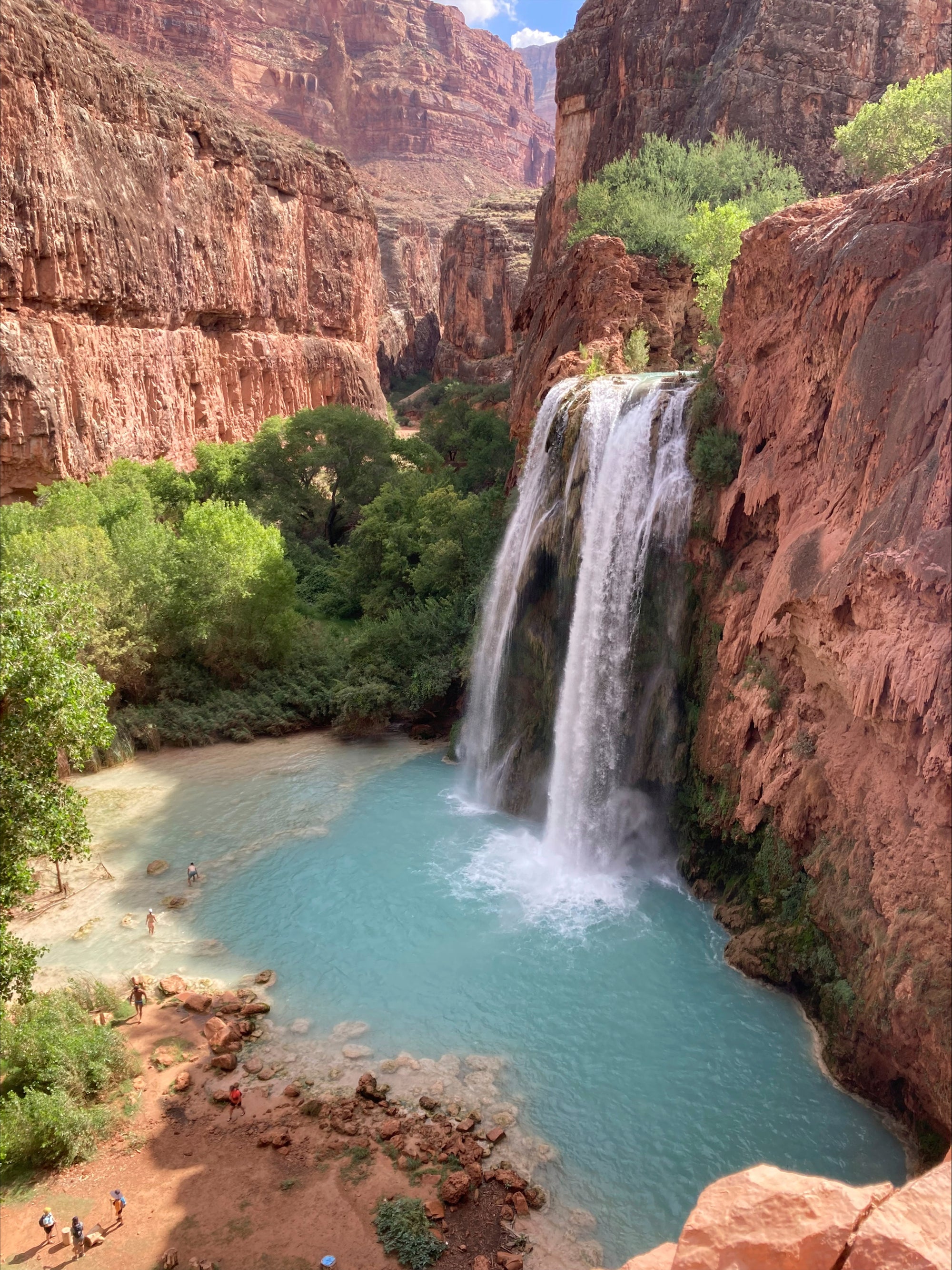 Nickerson mengalir ke Havasu Creek, yang terkenal dengan air terjun ikoniknya yang rawan banjir.