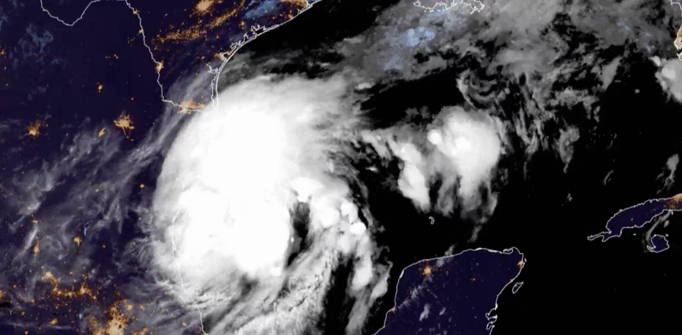 Badai Tropis Francine bergerak di atas Teluk Meksiko dalam citra satelit dari National Hurricane Center. Musim badai di Atlantik terjadi setelah periode tenang yang aneh pada akhir Agustus hingga September. Ini adalah badai keenam tahun ini.