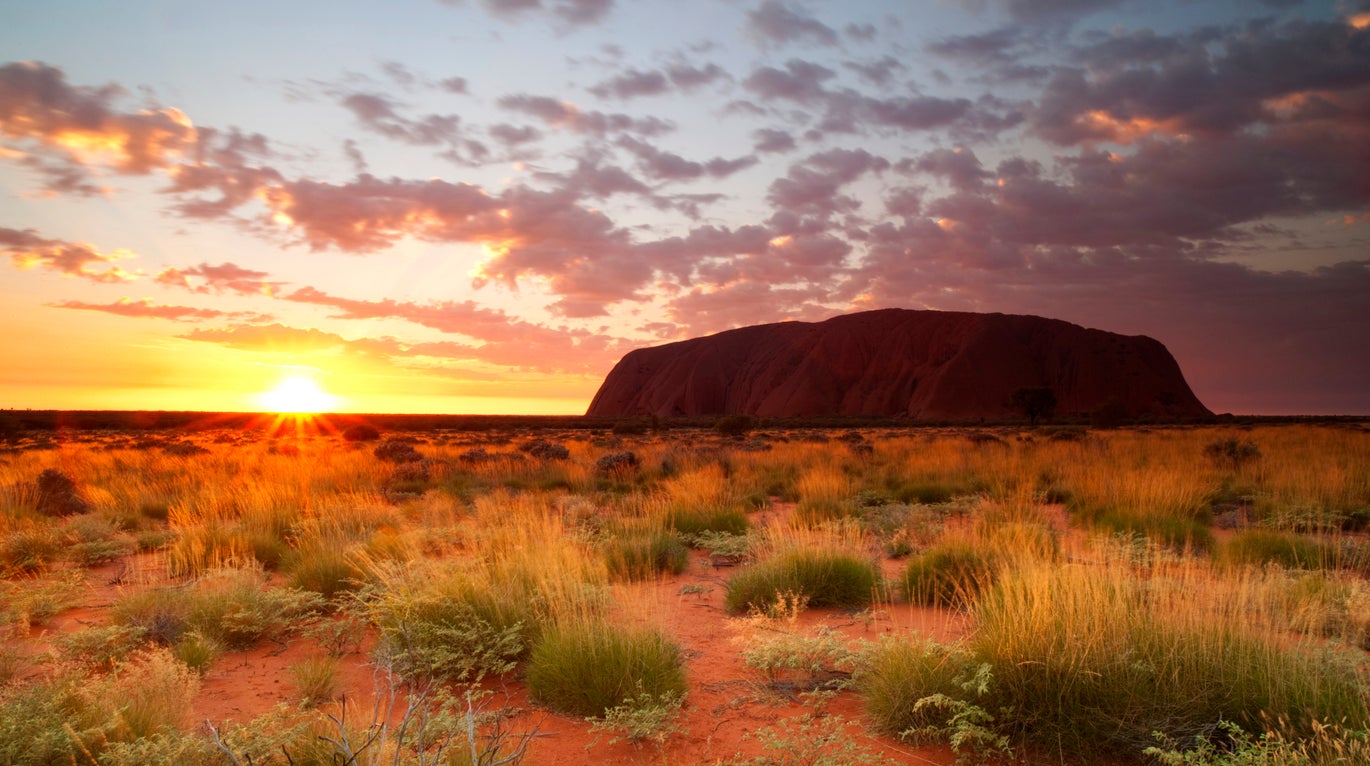 Simbol Australia adalah Uluru/Ayers Rock