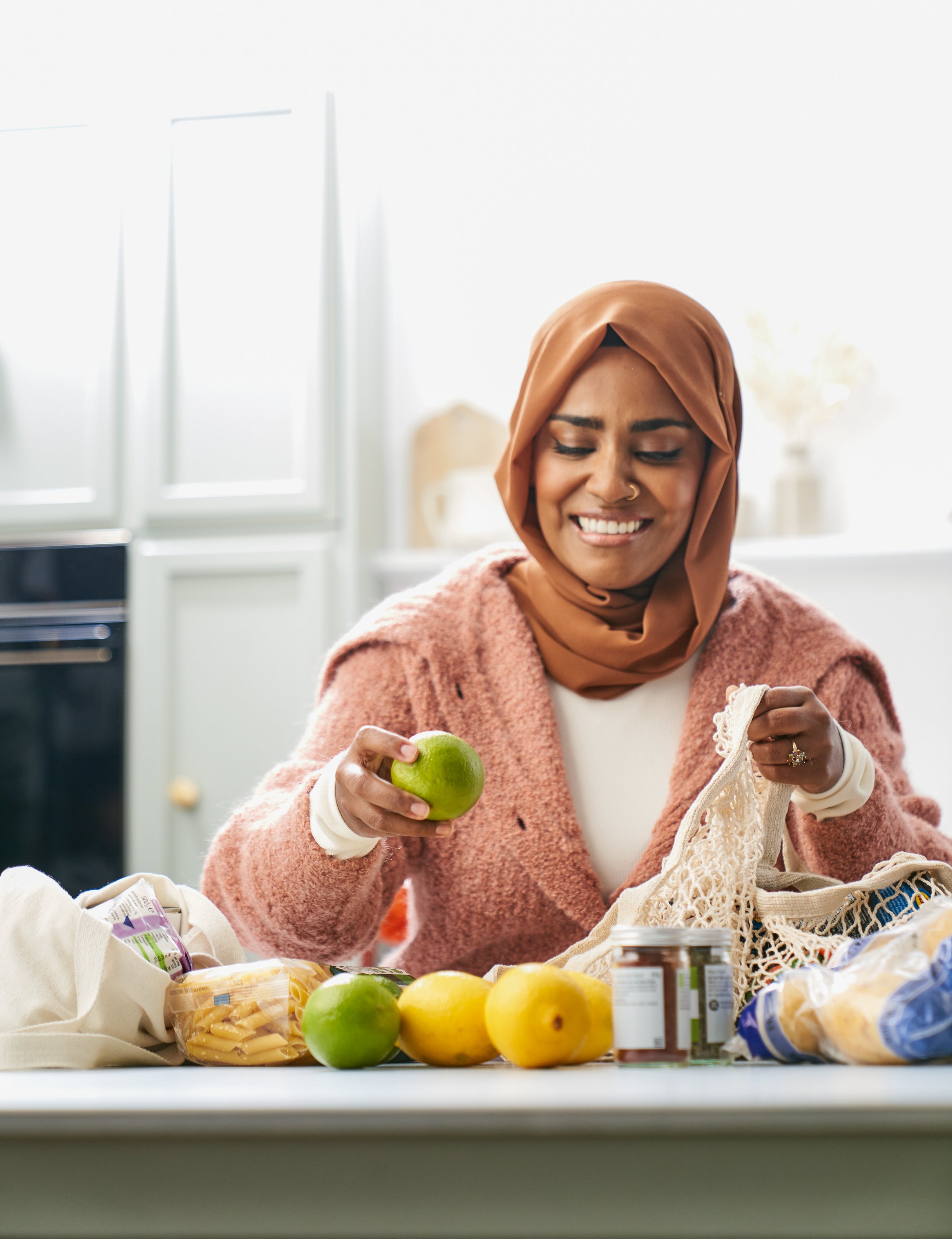 Sebelum perjalanan belanja bahan makanan berikutnya, inventarisasi apa yang sudah Anda miliki sehingga Anda tidak membeli apa pun yang tidak diperlukan