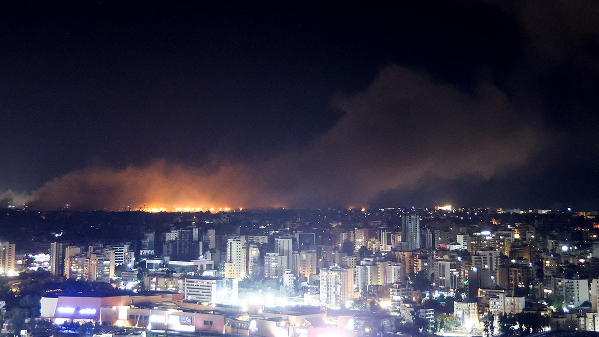 Asap mengepul di pinggiran selatan Beirut setelah serangan tersebut