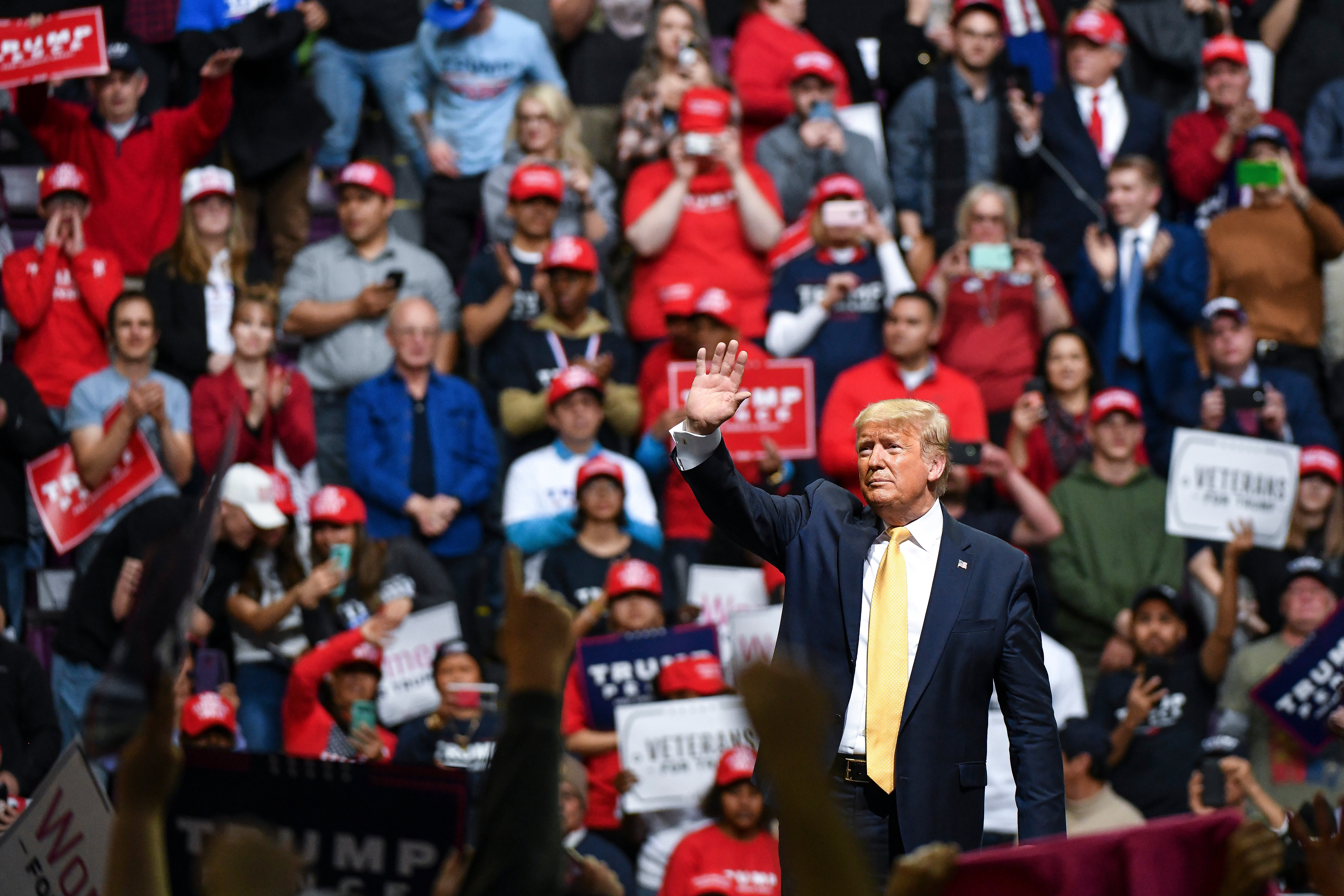 Trump pada rapat umum di Colorado Springs, Colorado pada 20 Februari 2020. Negara bagian secara historis memilih warna biru.