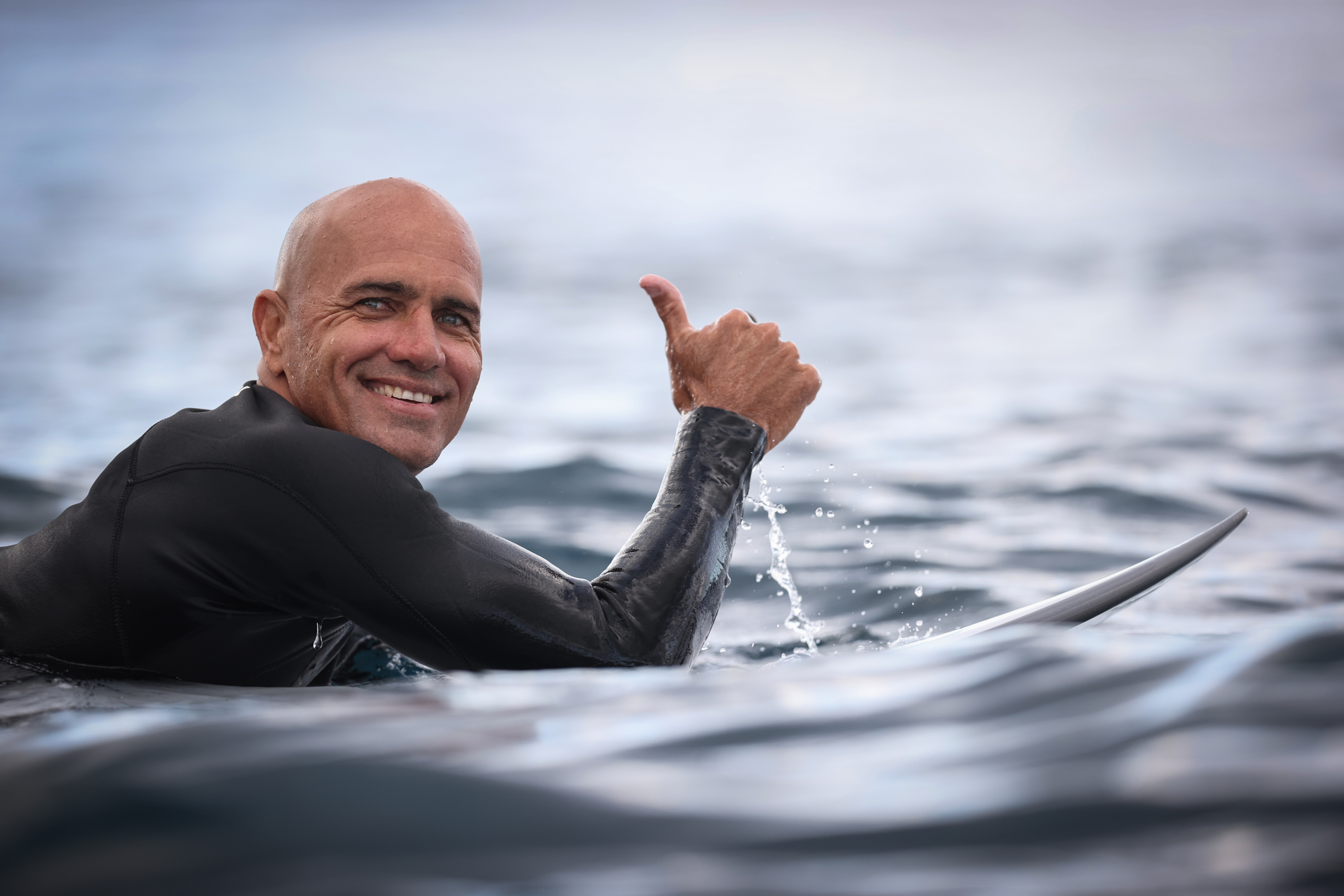 Kelly Slater menikmati laut.