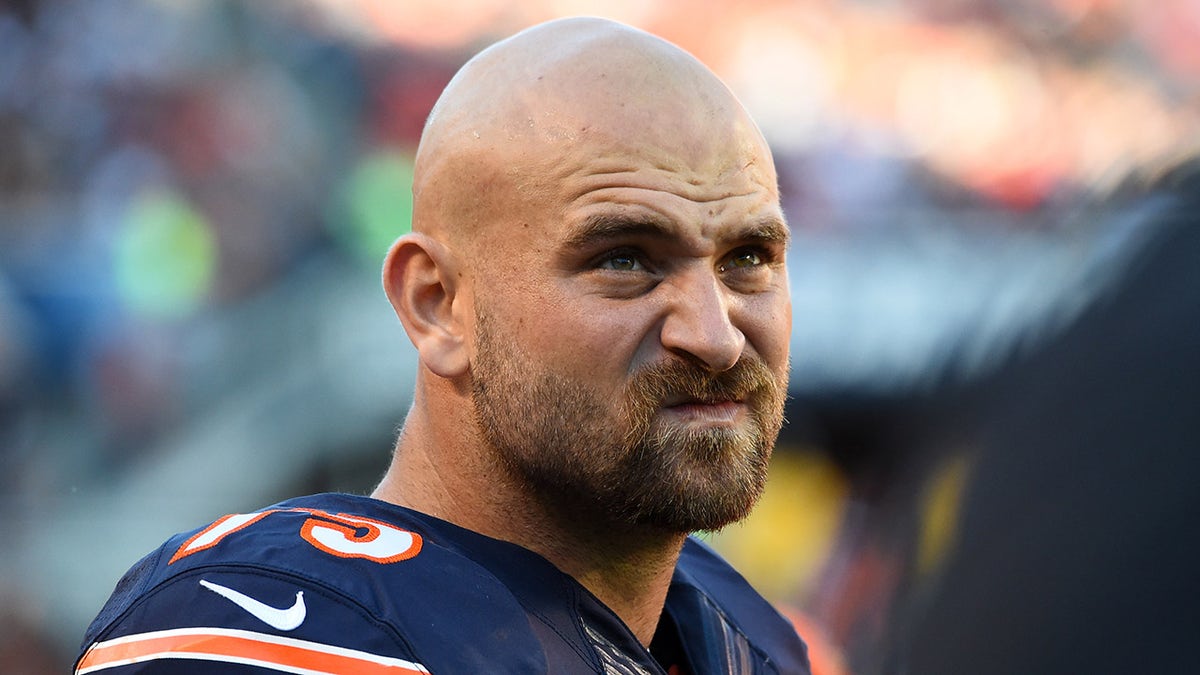 Kyle Long vs. Beruang