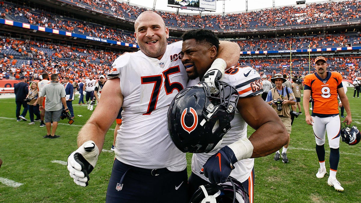 Kyle Long merayakannya