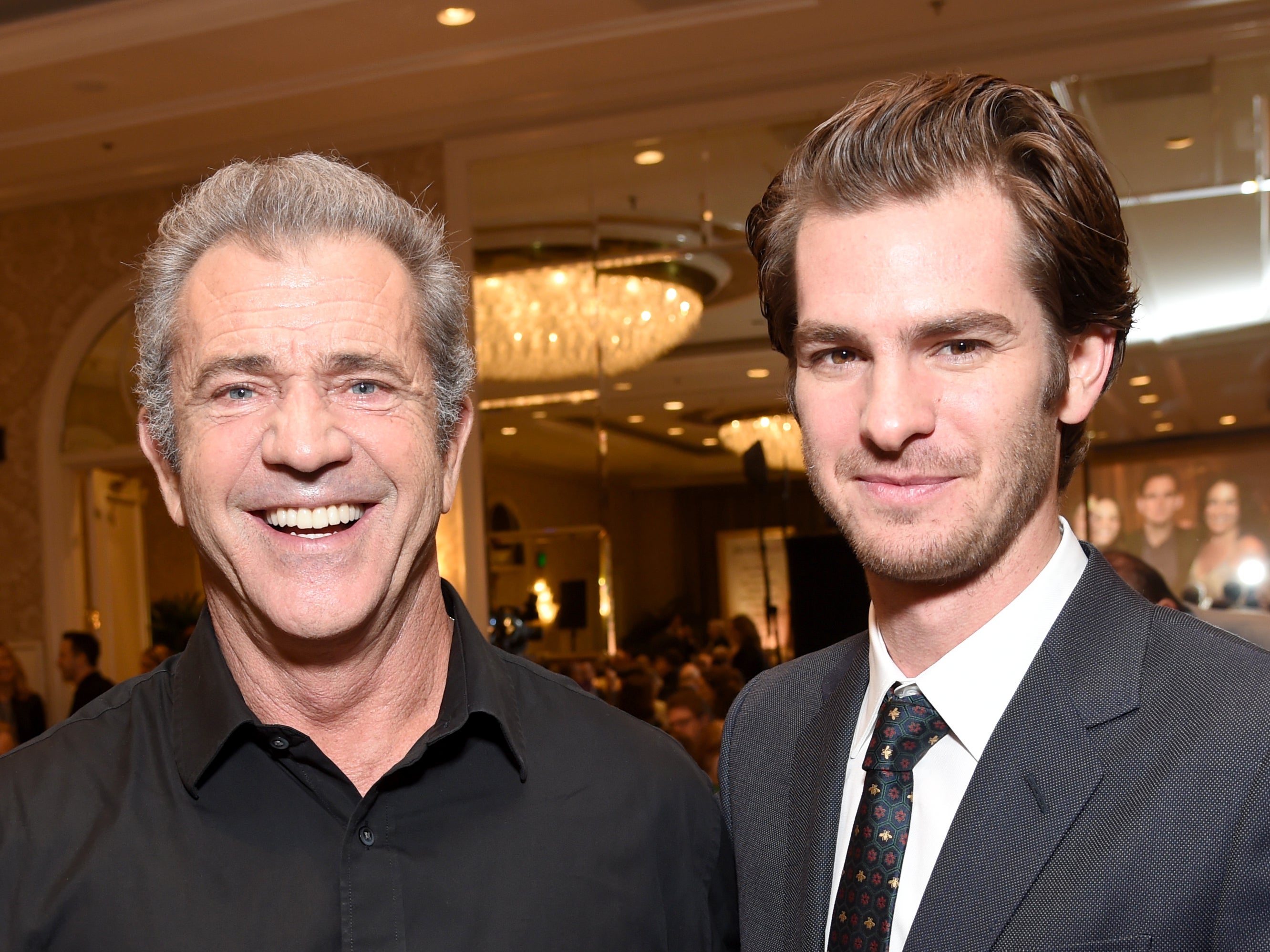 Aktor/sutradara Mel Gibson dan aktor Andrew Garfield pada 6 Januari 2017 di Los Angeles, California