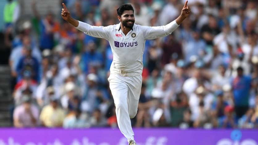 Ravindra Jadeja berada di peringkat ketujuh dalam peringkat bowler Tes ICC. Jadeja terkenal dengan permainan bowlingnya yang cemerlang. Dia saat ini memiliki 801 poin peringkat. 