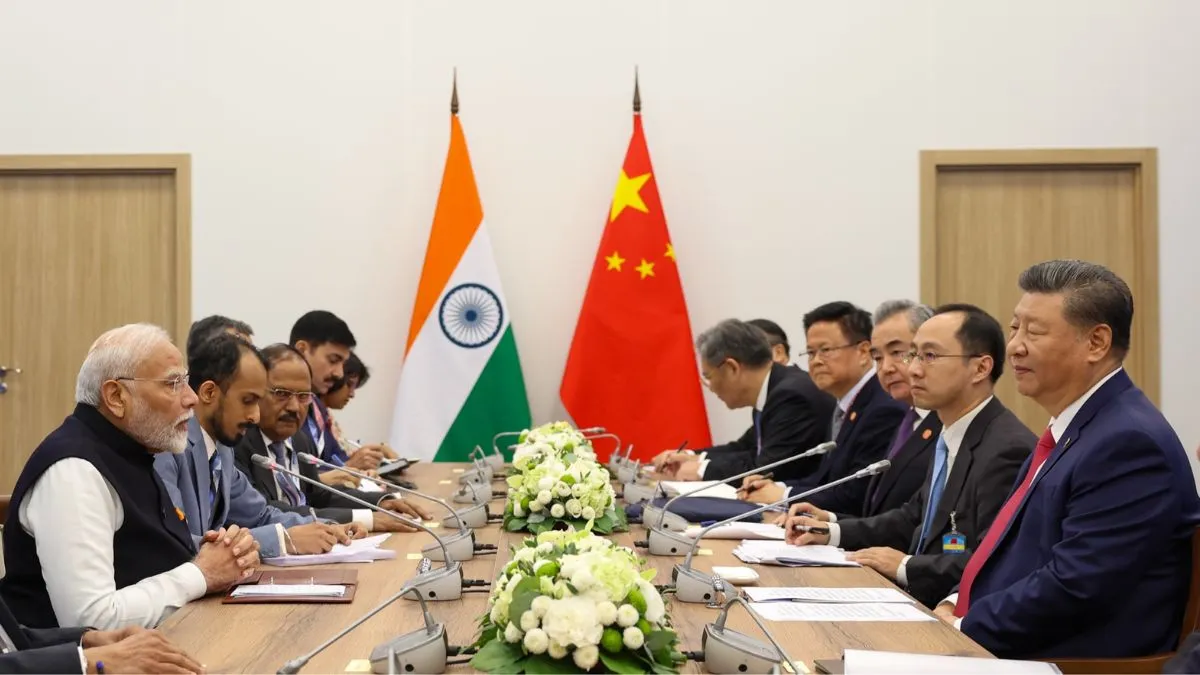 Perdana Menteri Modi dan Presiden Tiongkok Xi Jinping selama pembicaraan bilateral di Kazan, Rusia. tv india india