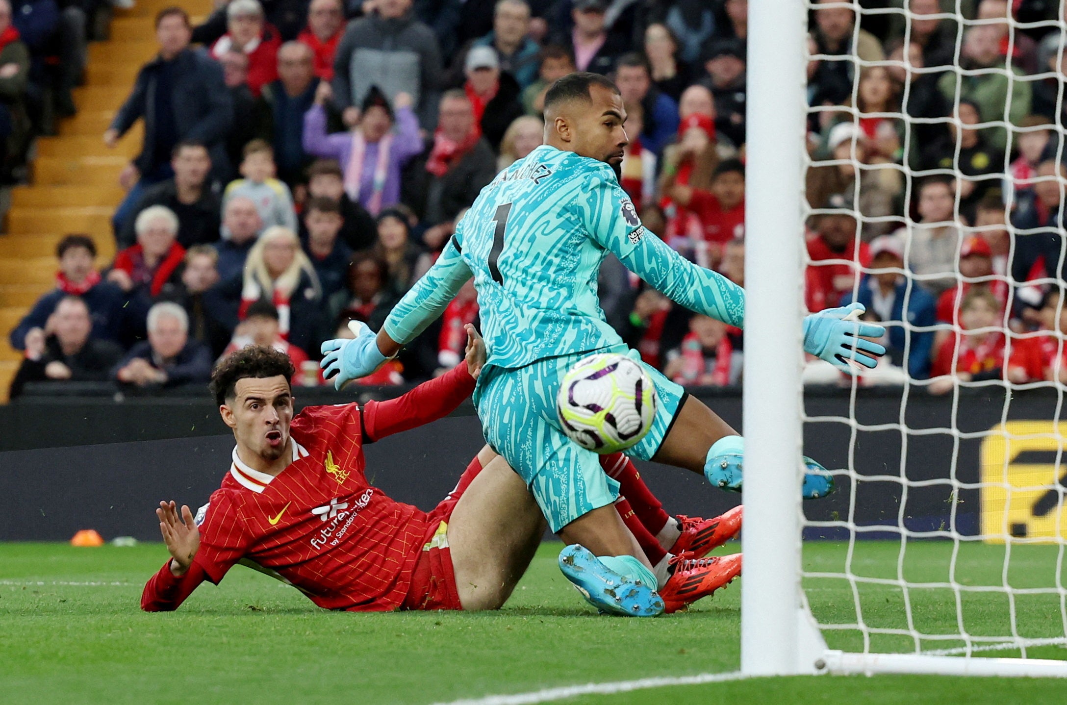 Curtis Jones membintangi lini tengah untuk Liverpool melawan Chelsea