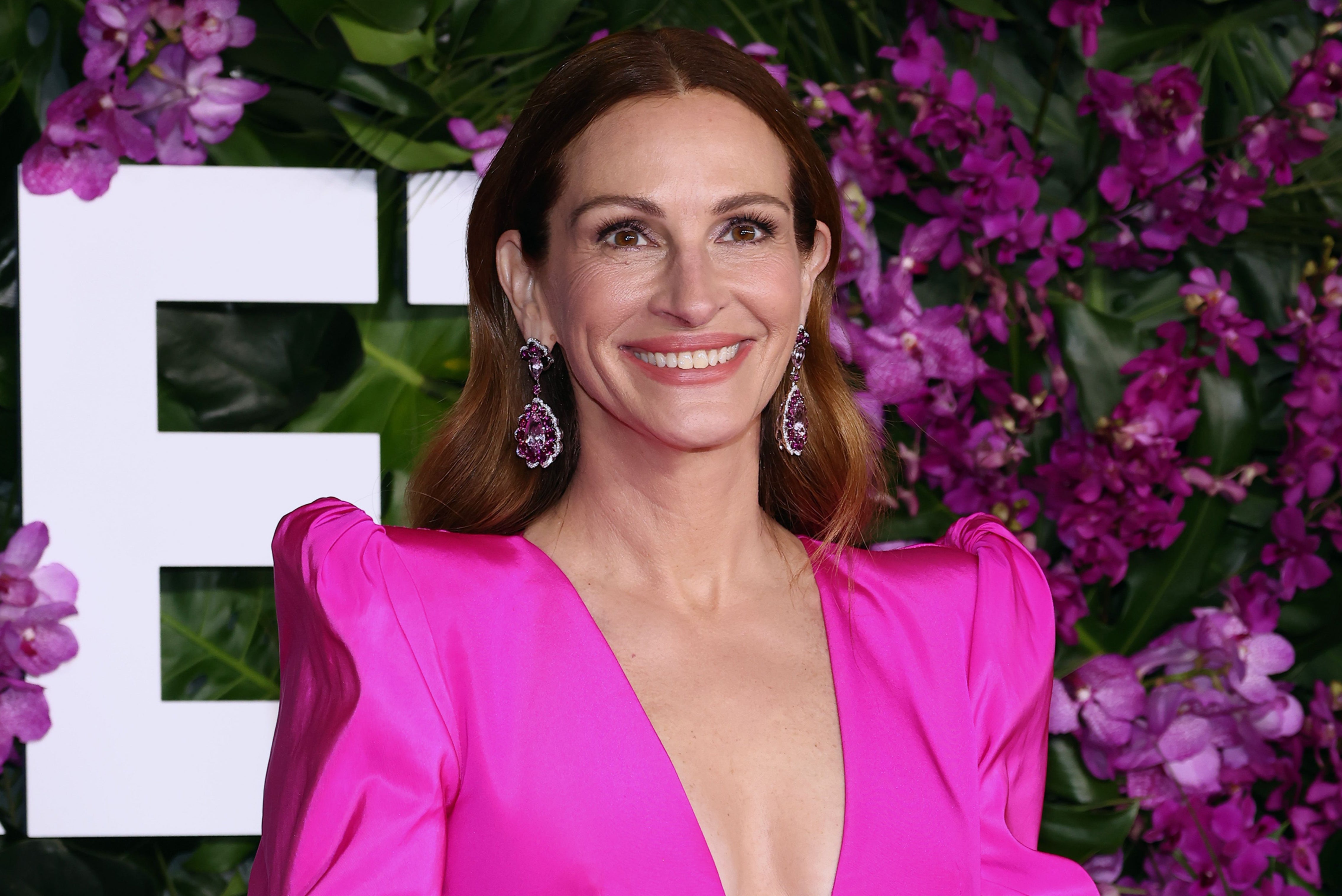 Julia Roberts menghadiri pemutaran perdana Ticket to Paradise pada 17 Oktober 2022