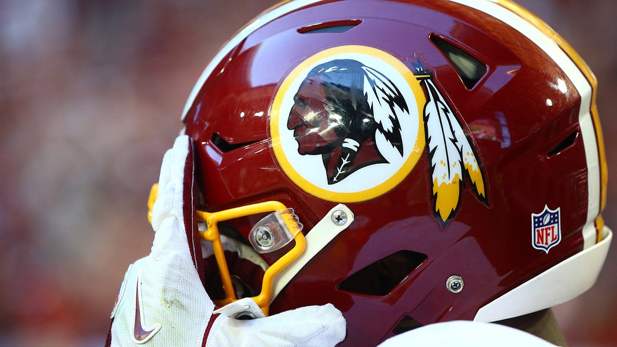 Lihatlah helm Redskins