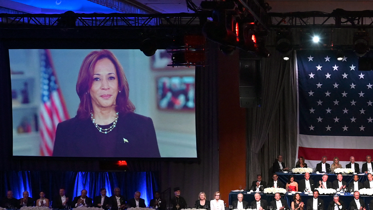 Kamala Harris di Makan Malam Al Smith