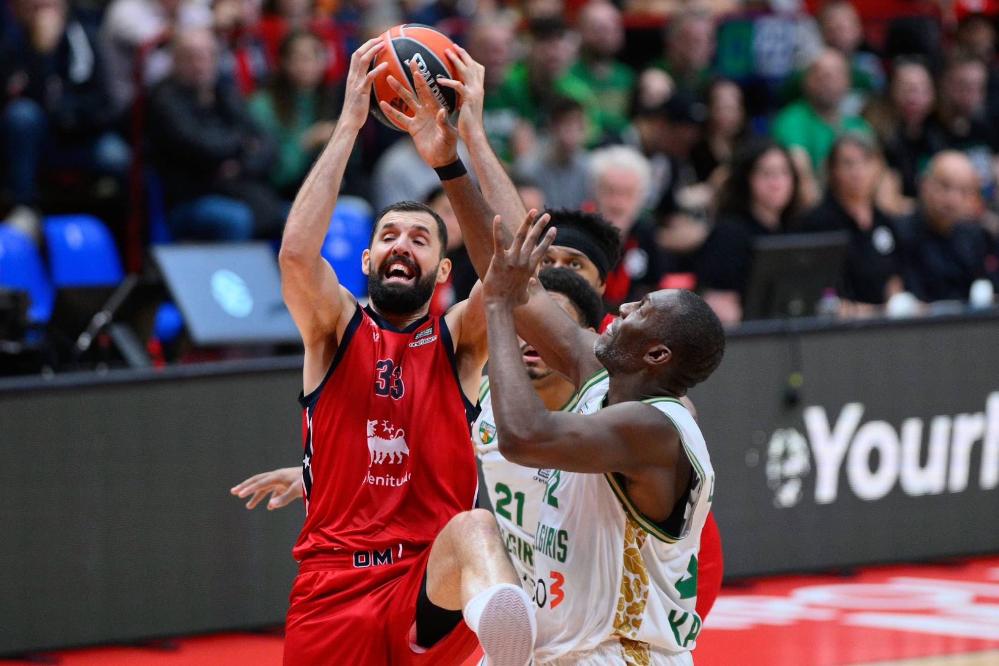 Nikola Mirotic, pada laga melawan Zalgiris.