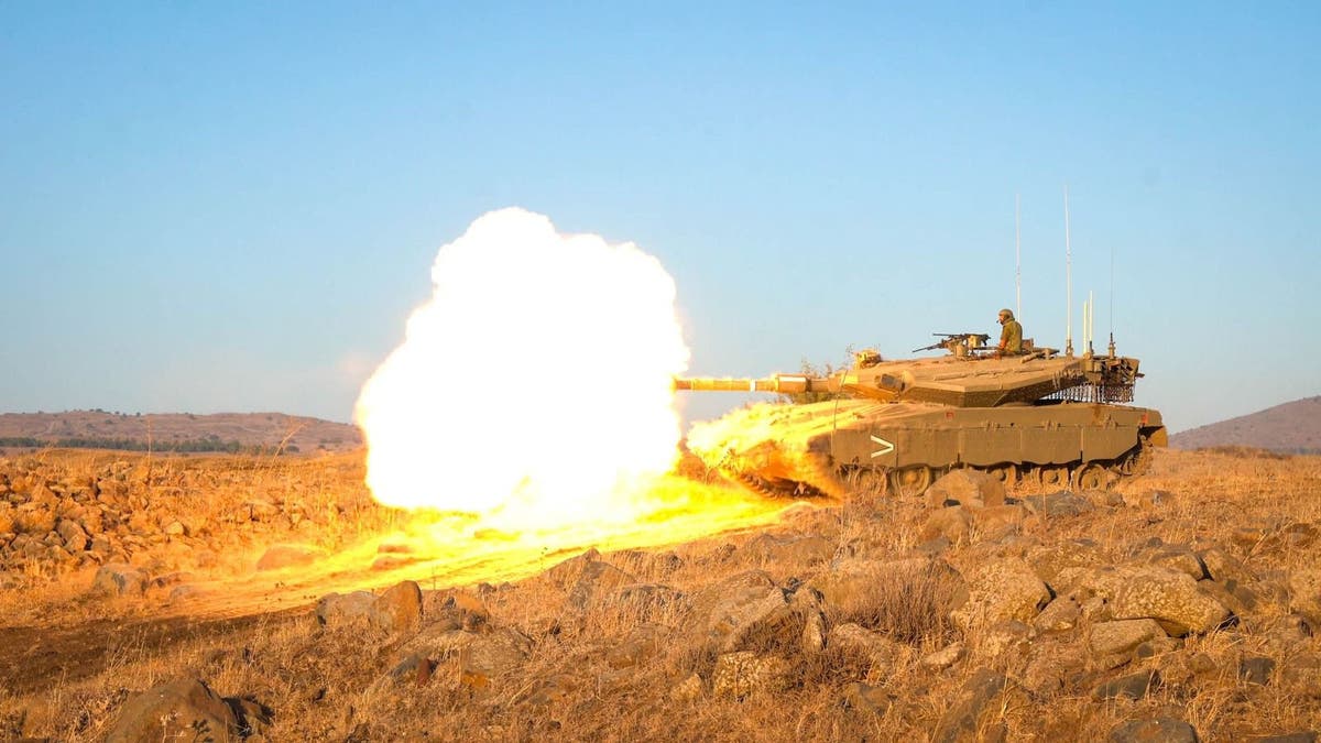 Tank Israel menembak