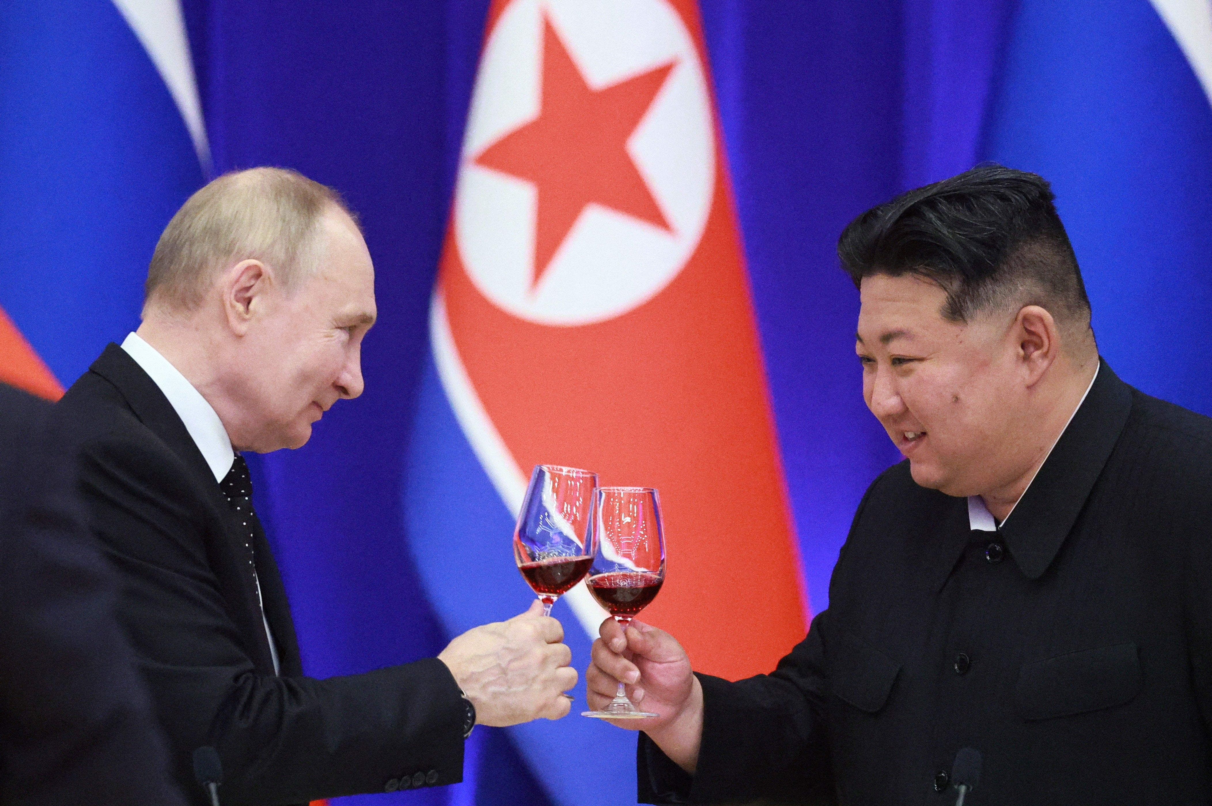 Vladimir Putin dan Kim Jong Un sebelumnya berjanji untuk menjalin hubungan yang lebih erat