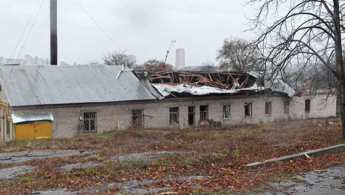 Gambar yang diambil dari rekaman AFPTV menunjukkan kerusakan pada pusat rehabilitasi penyandang disabilitas di kota Dnipro, Ukraina pada hari Kamis setelah serangan Rusia.