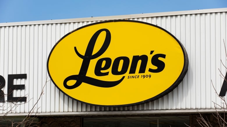 Logo kuning dengan kata Leon ditampilkan.