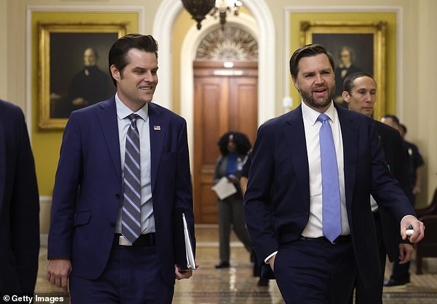 Matt Gaetz (kiri) dan JD Vance (kanan) di Senat pada hari Rabu untuk rapat.