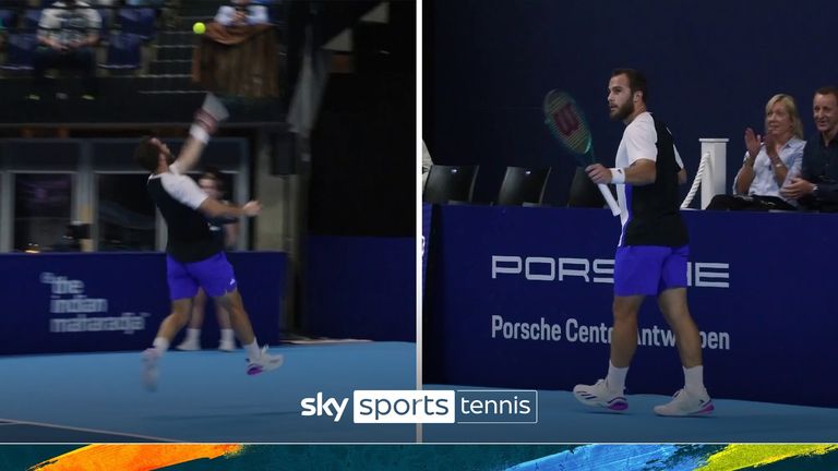 Hugo Gaston entah bagaimana mencetak gol penentu kemenangan yang menakjubkan dalam pertarungannya dengan Alex de Minaur di European Open.