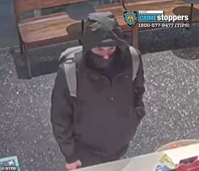 NYPD merilis gambar yang menunjukkan penembak di Starbucks terdekat sebelum serangan