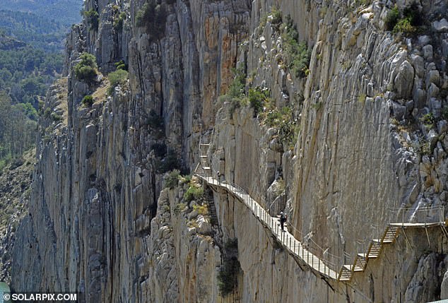 Daerah terjadinya tragedi tersebut berada di jalur Caminito del Rey yang terkenal