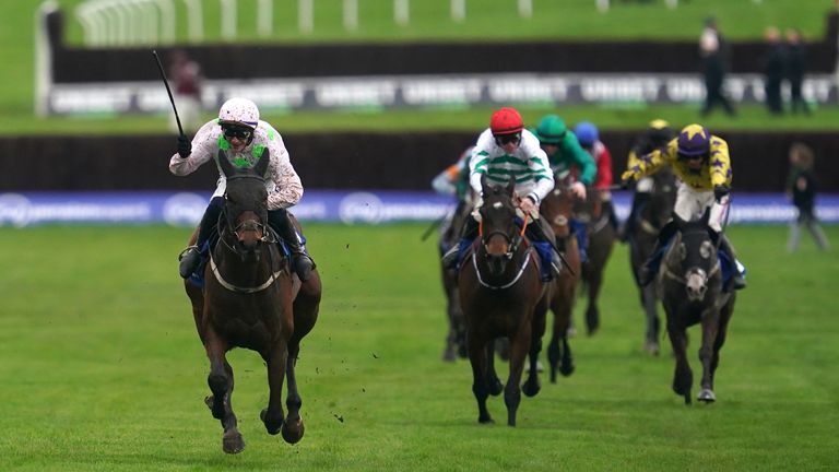 Prajurit Gaelik pulang ke rumah di Prestbury Park