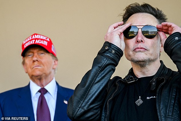 Elon Musk berfoto bersama Donald Trump setelah membentuk aliansi yang kuat dalam kampanye pemilu AS