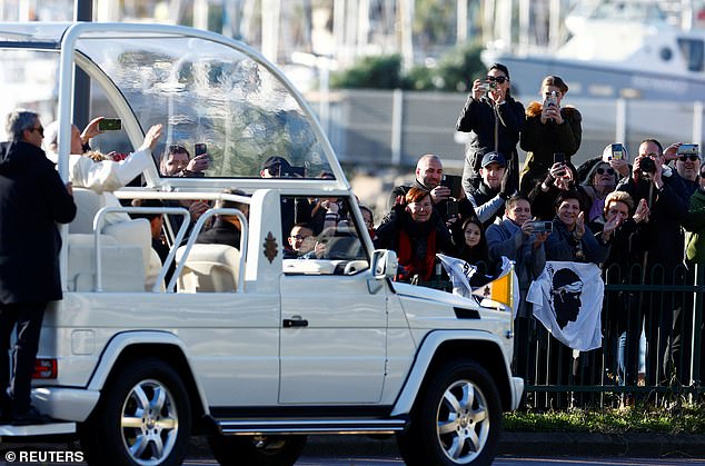 Produsen mobil yang berbasis di Stuttgart ini telah memasok Popemobiles ke Vatikan selama 45 tahun terakhir.