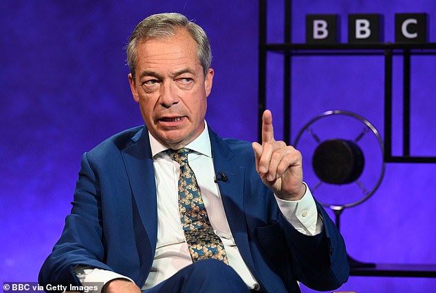 Pemimpin reformasi Nigel Farage (foto) mengatakan dia siap menggunakan hak istimewa parlemen untuk menyebutkan nama tersangka mata-mata