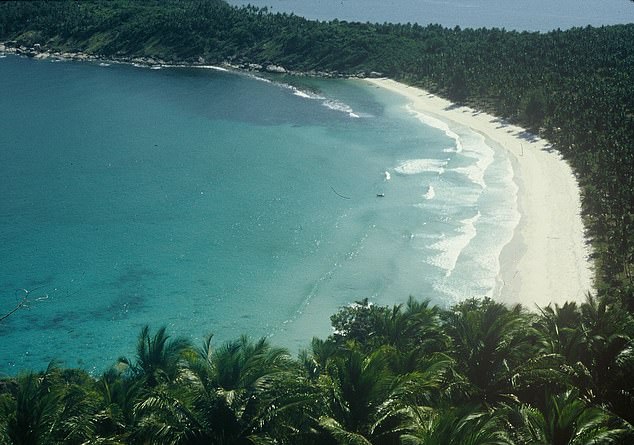 Menurut polisi, para saksi mengaku pernah melihat seorang pria mabuk di pantai Hat Rin (foto).