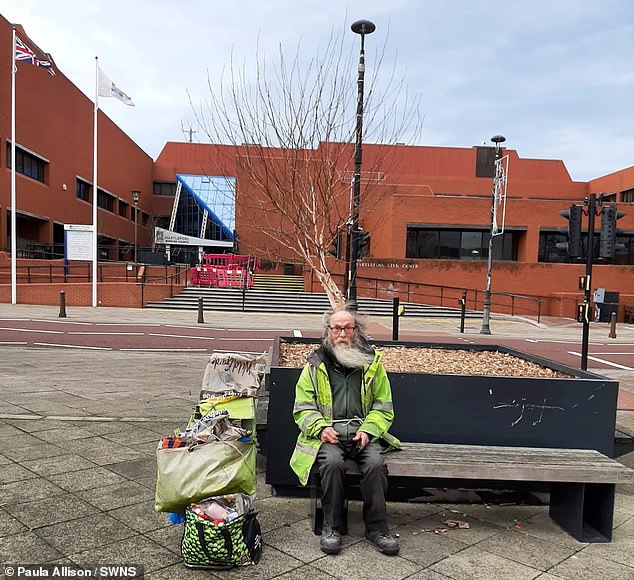 Mr Wilkins sedang diselidiki oleh Dewan Borough Hartlepool karena diduga melanggar pemberitahuannya antara 16 Januari dan 31 Oktober tahun ini.