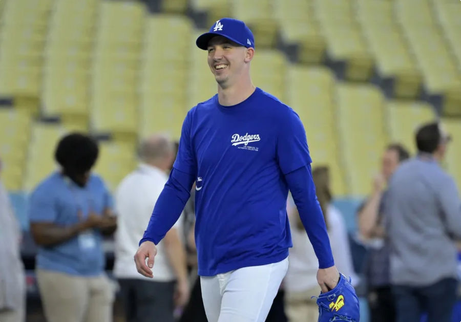 24 Oktober 2024; Los Angeles, Kalifornia, AS; Los Angeles Dodgers memulai pelempar Walker Buehler, 21, selama latihan tim sebelum Game 1 Seri Dunia melawan New York Yankees di Stadion Dodger. Kredit Wajib: Gambar Jayne Kamin-Oncea-Imagne