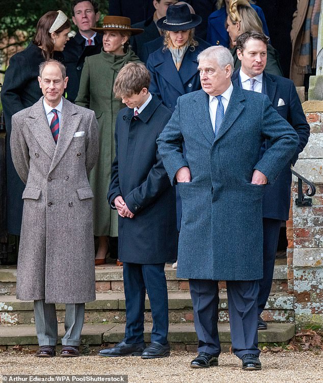 Andrew bersama Edward pada kebaktian gereja Natal di Sandringham pada 25 Desember 2023