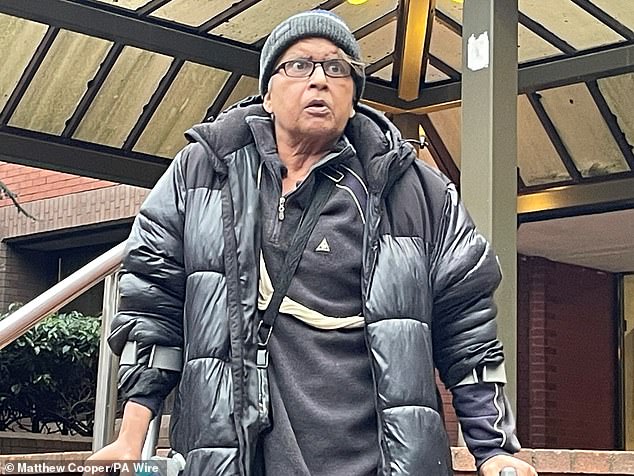 Bulan lalu, Farhat Azaz nyaris lolos dari penjara setelah XL menindas seorang gadis berusia 11 tahun dan dua pria di sebuah jalan di Birmingham.