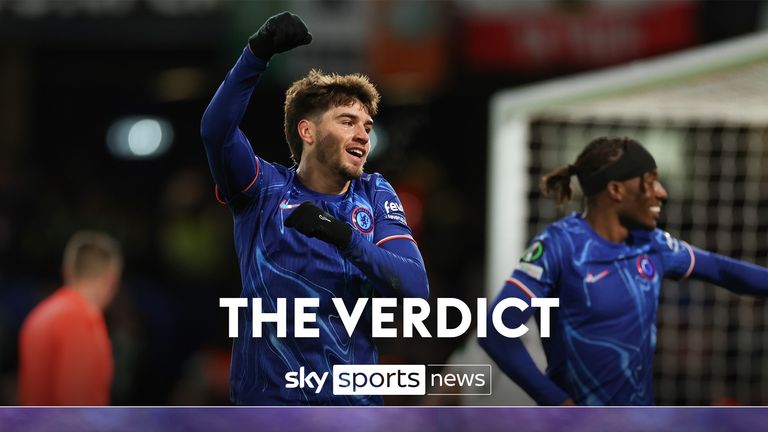 Marc Guieu dari Chelsea merayakan gol pembuka timnya pada pertandingan sepak bola babak pembukaan Liga Konferensi Liga Europa antara Chelsea dan Shamrock Rovers di Stadion Stamford Bridge di London, Kamis, 19 Desember 2024. (Foto AP/Ian Walton)