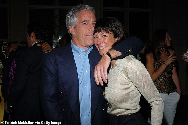 Jeffrey Epstein dan Ghislaine Maxwell mungkin adalah kelompok teman cerdik Andrew yang paling terkenal. Pedofil Epstein, 66, melakukan bunuh diri di penjara pada tahun 2019, sementara Maxwell masih ditahan di FCI Tallahassee di Florida, menjalani hukuman 20 tahun karena perdagangan seks anak.