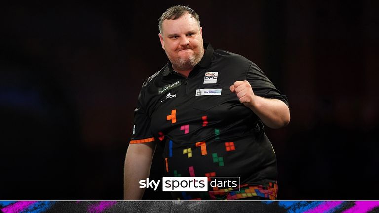 Ryan Joyce menembakkan 124 untuk memasuki set ketiga melawan Danny Knoppert dalam pertandingan Kejuaraan Dart Dunia mereka.