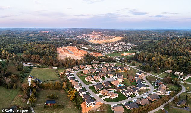 Knoxville, Tennessee, mempunyai jumlah imigran yang besar dengan hampir 50 persen memilih untuk membeli rumah.