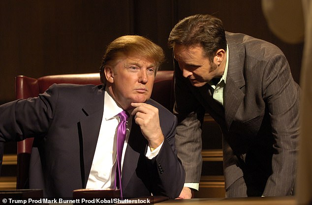 Donald Trump, berfoto bersama produser Mark Burnett, membintangi 14 musim acara NBC The Apprentice antara tahun 2004 dan 2015 - sebelum terpilih sebagai presiden AS pada tahun berikutnya