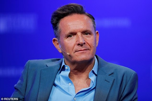 Mark Burnett adalah kekuatan kreatif di balik Survivor, Shark Tank, dan The Voice dan membantu memulai karier realitas Trump