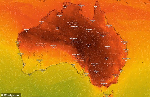 Ada kemungkinan terjadi guntur dan kilat di beberapa bagian Queensland dan Northern Territory, sementara kondisi panas terik diperkirakan akan terjadi di seluruh negeri selama Natal.