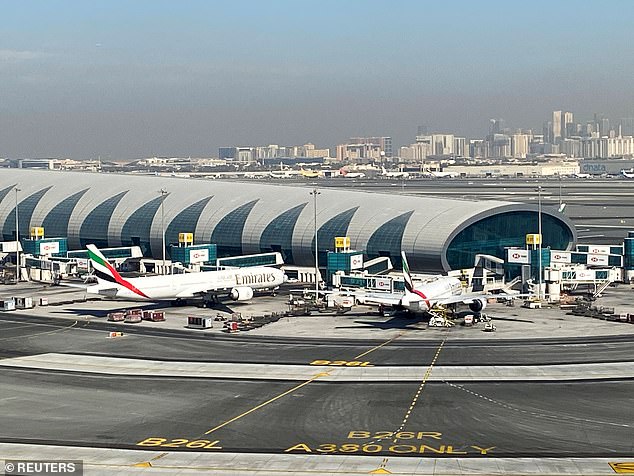 Bandara Internasional Dubai (foto) adalah salah satu pusat penerbangan tersibuk di dunia