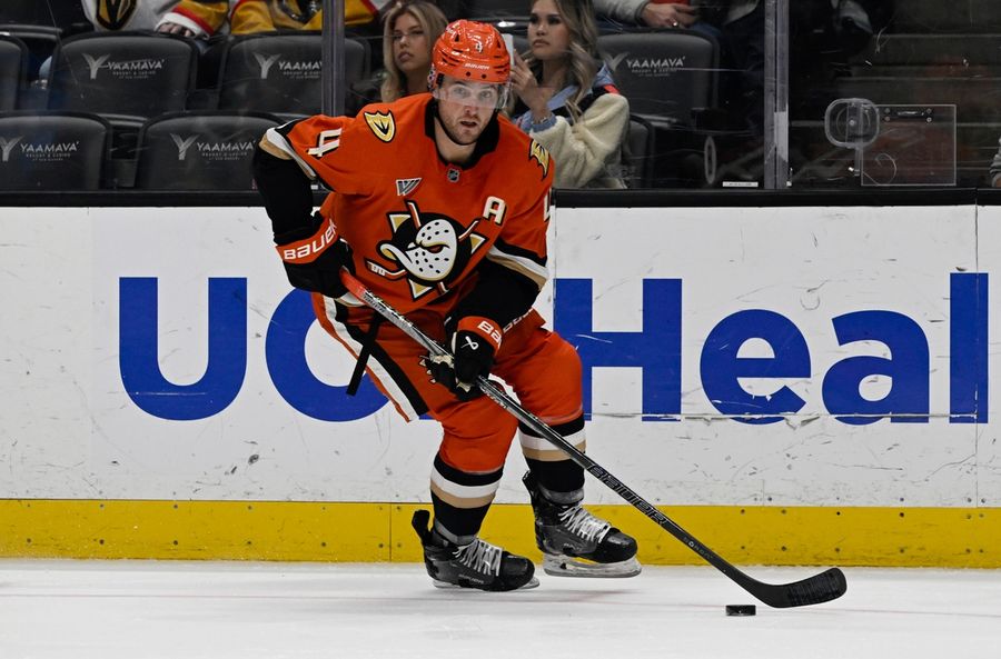 NHL: Ksatria Emas Vegas di Anaheim Ducks