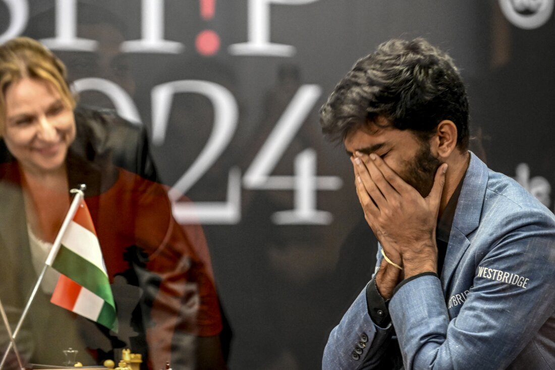 Reaksi Grandmaster India Gukesh Dommaraju setelah memenangkan game ke-14 Kejuaraan Dunia FIDE 2024 di Singapura pada hari Kamis melawan grandmaster catur Tiongkok Ding Liren.