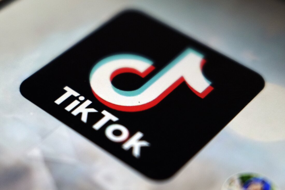 Tampilan logo aplikasi TikTok di Tokyo, Jepang, 28 September 2020.