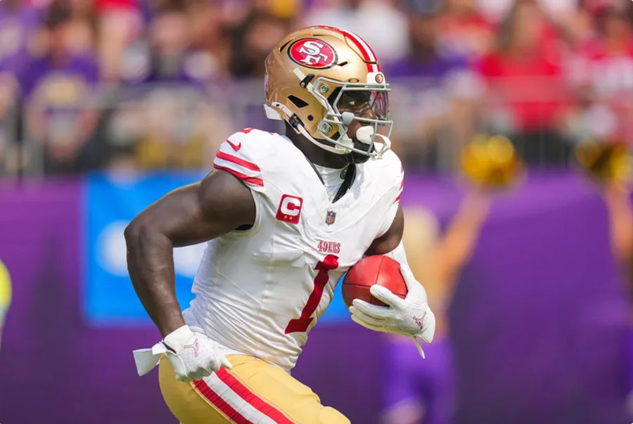 15 September 2024; Minneapolis, Minnesota, AS; Penerima lebar San Francisco 49ers Deebo Samuel Sr. (1) mengembalikan tendangan melawan Minnesota Vikings pada kuarter pertama di US Bank Stadium. Kredit Wajib: Gambar oleh Brad Rempel-Imagne