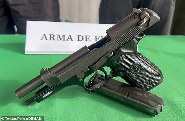 Selama operasi tersebut, petugas menyita sebuah pistol dan pistol 9mm, yang dikirim untuk analisis balistik guna menentukan apakah senjata tersebut digunakan dalam pembunuhan baru-baru ini.